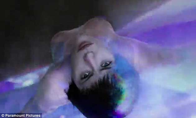 斯嘉丽·约翰逊裸体亮相《攻壳机动队》性感亮相