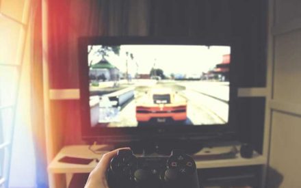 电子游戏比性和吸烟魅力大，美国青少年更爱玩游戏