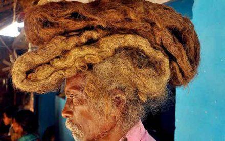 40年不理发，印度男子变“长发老人”，发长超过180厘米